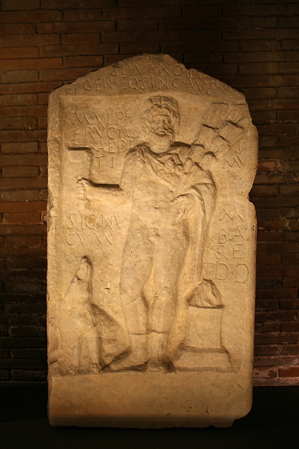 0_Autel_dédié_au_dieu_Sylvanus_-_Musei_Capitolini_(1)
